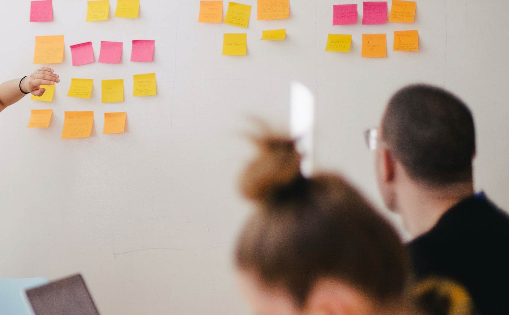 Whiteboard med post-it-lappar